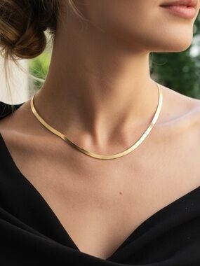 “Infatuation” Snake Chain Minimal Choker Necklace